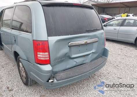 2010 Chrysler Town & Country Touring from USA, damaged, VIN 2A4RR5DX4AR437101